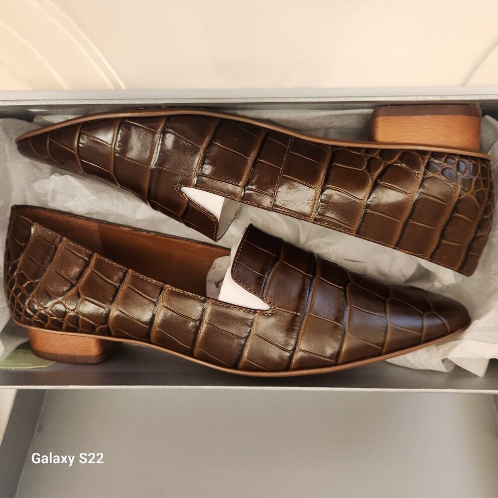 Vince Camuto "Kikie"Chocolate Brown Croco loafers. SOLD SOLD SOLD - Picture 6 of 10